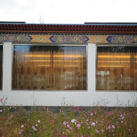 Wanrun International Resort Hotel In Tibet Xigaze Exterior foto